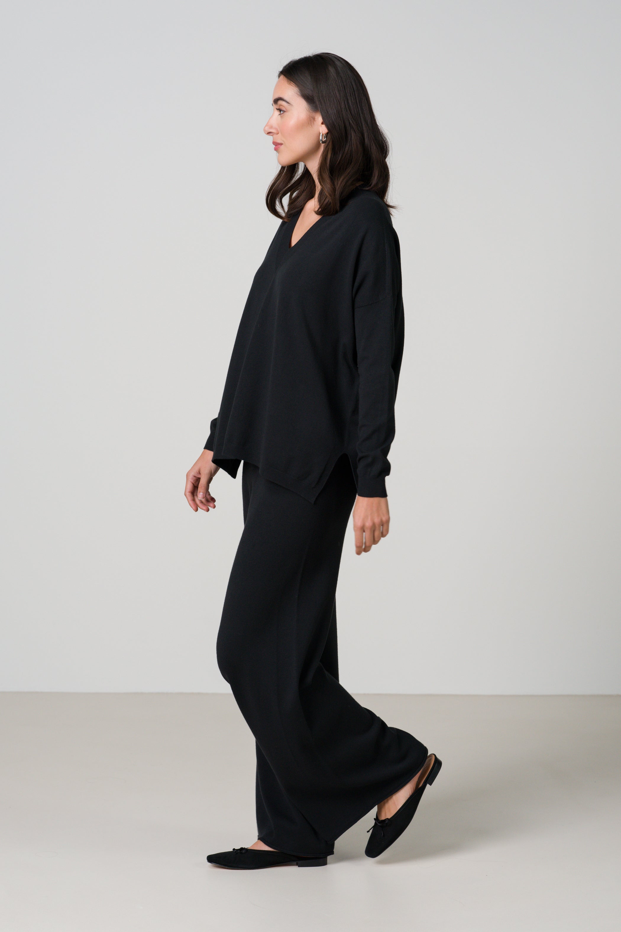 Layla V Neck Sweater | Black | Fine Knit