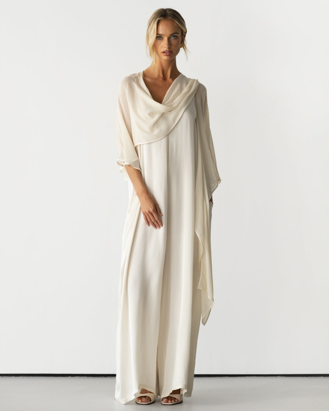 Brienne Lightweight Cape | Ivory